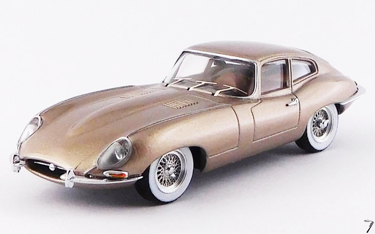 Jaguar . Coup -  New York motor show - Bronze opalescent 1/43