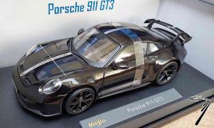 Porsche 911 GT3 Noire avec bande blanche GT3 Noire avec bande blanche 1/18