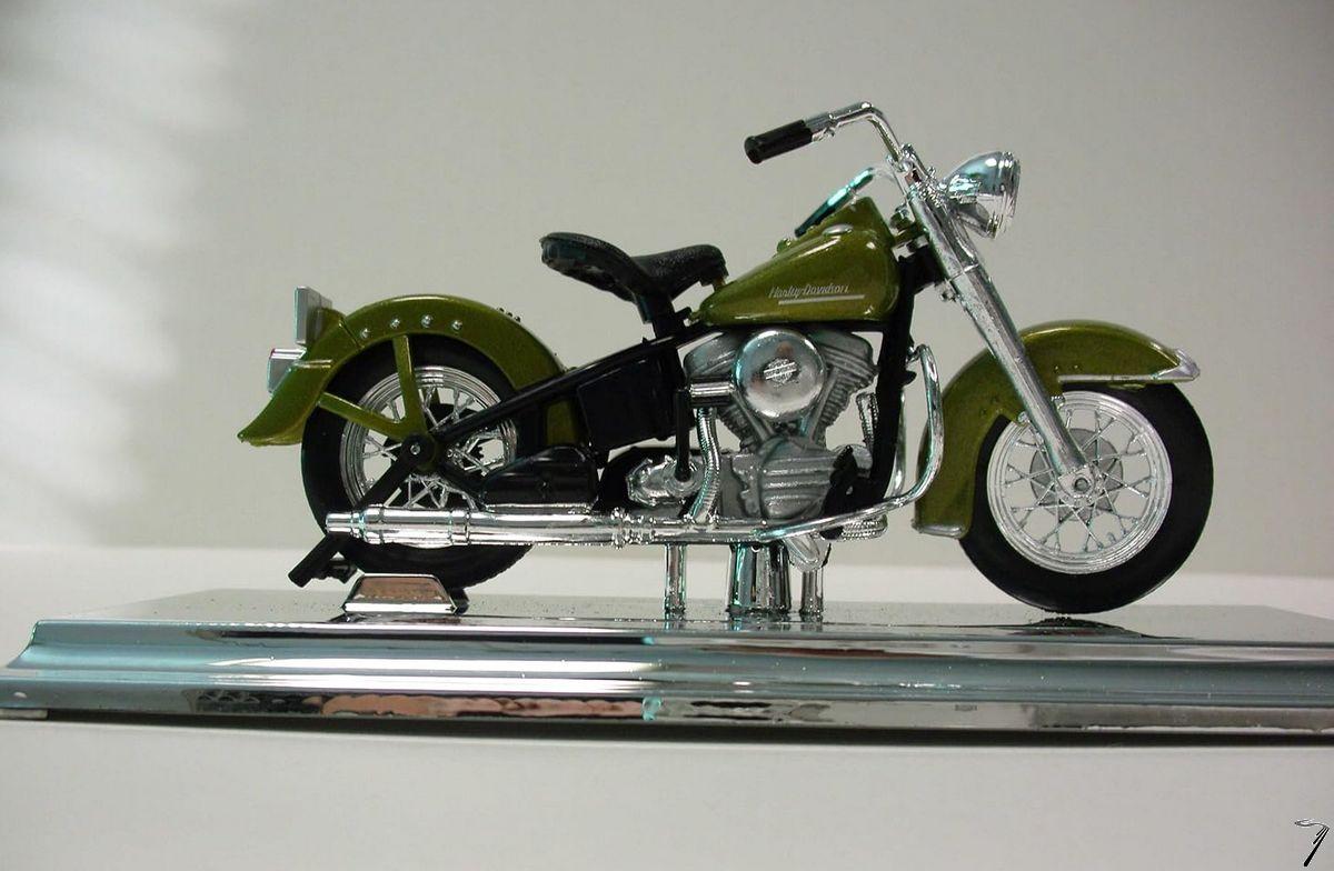 Harley Davidson 74 FL Hydra Glide  1/18