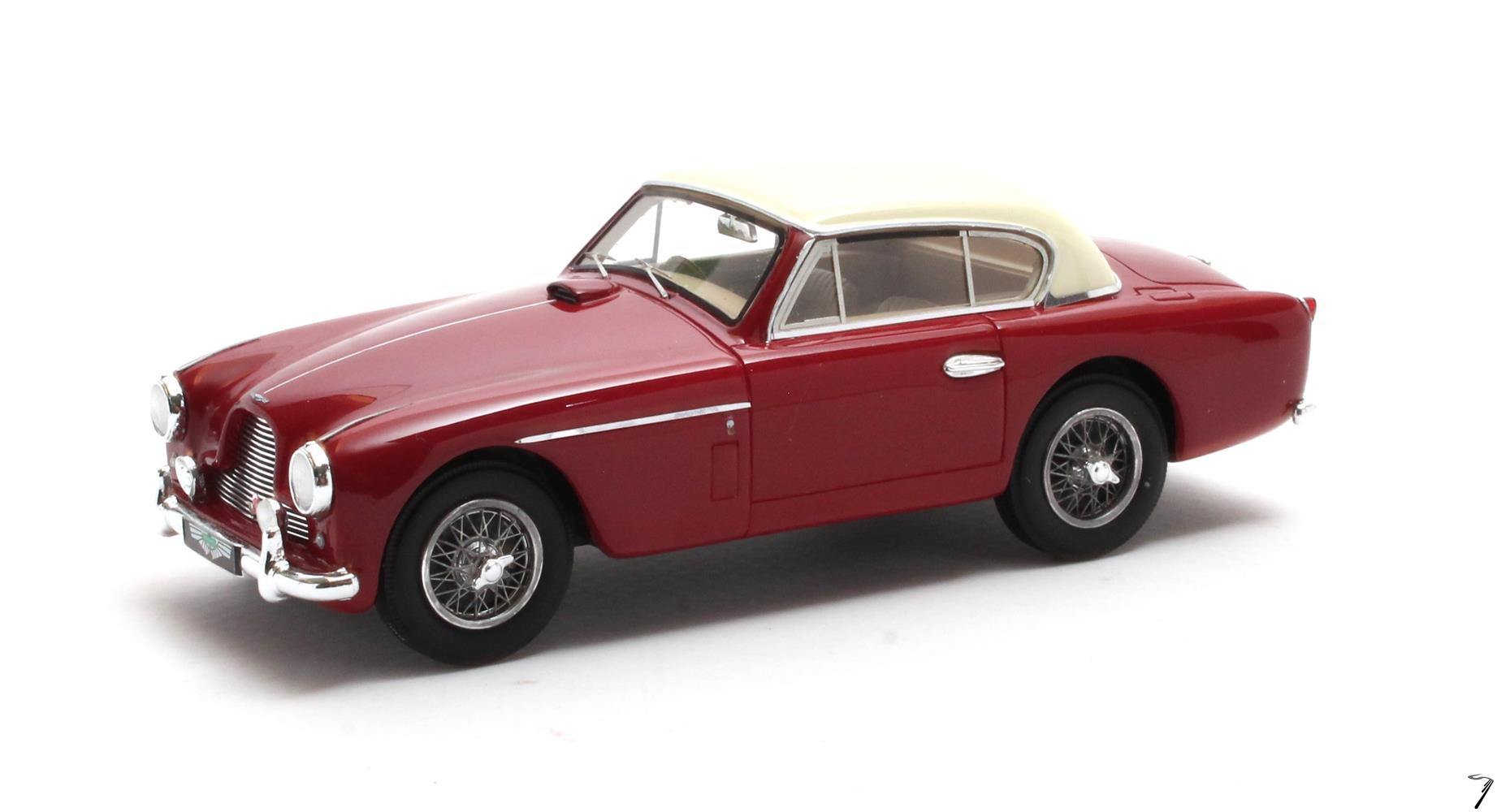 Aston Martin . -4 FHC Notchback Rouge Toit Crme 1/43