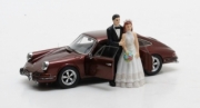 Porsche . Troutman & Barnes 4 portes marron métallisé édition mariage avec figurines mariés 1/43