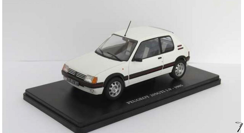 Peugeot 205 GTI Blanche - sans bote vitrine GTI Blanche - sans bote vitrine 1/24