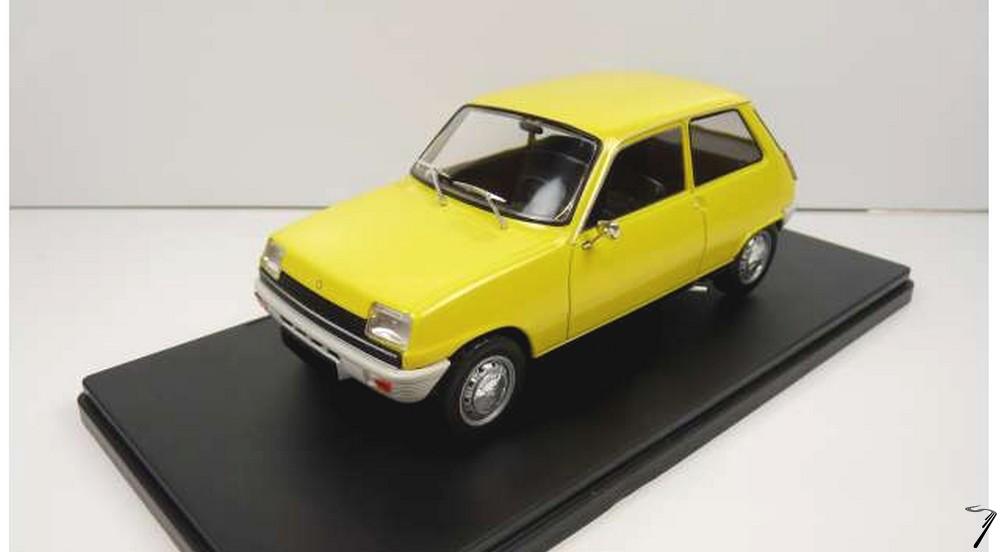 Renault . Jaune - sans bote vitrine 1/24