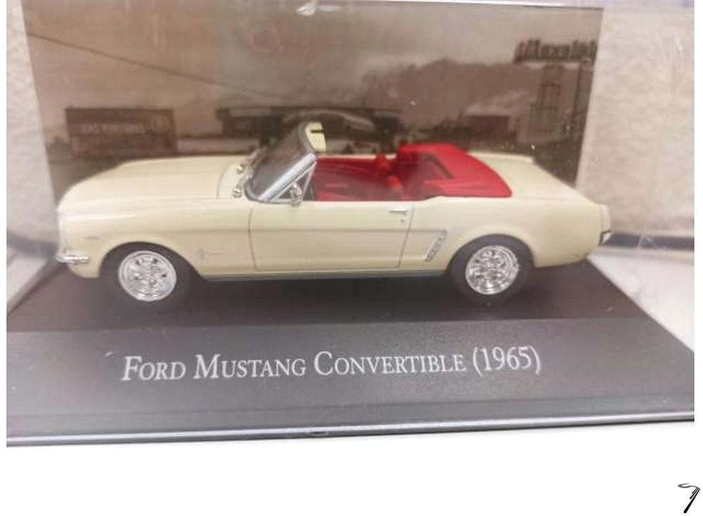 Ford Mustang convertible crme - sans bote vitrine Convertible Crme 1/43