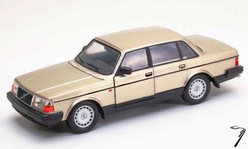 Volvo . GOLD 1/24